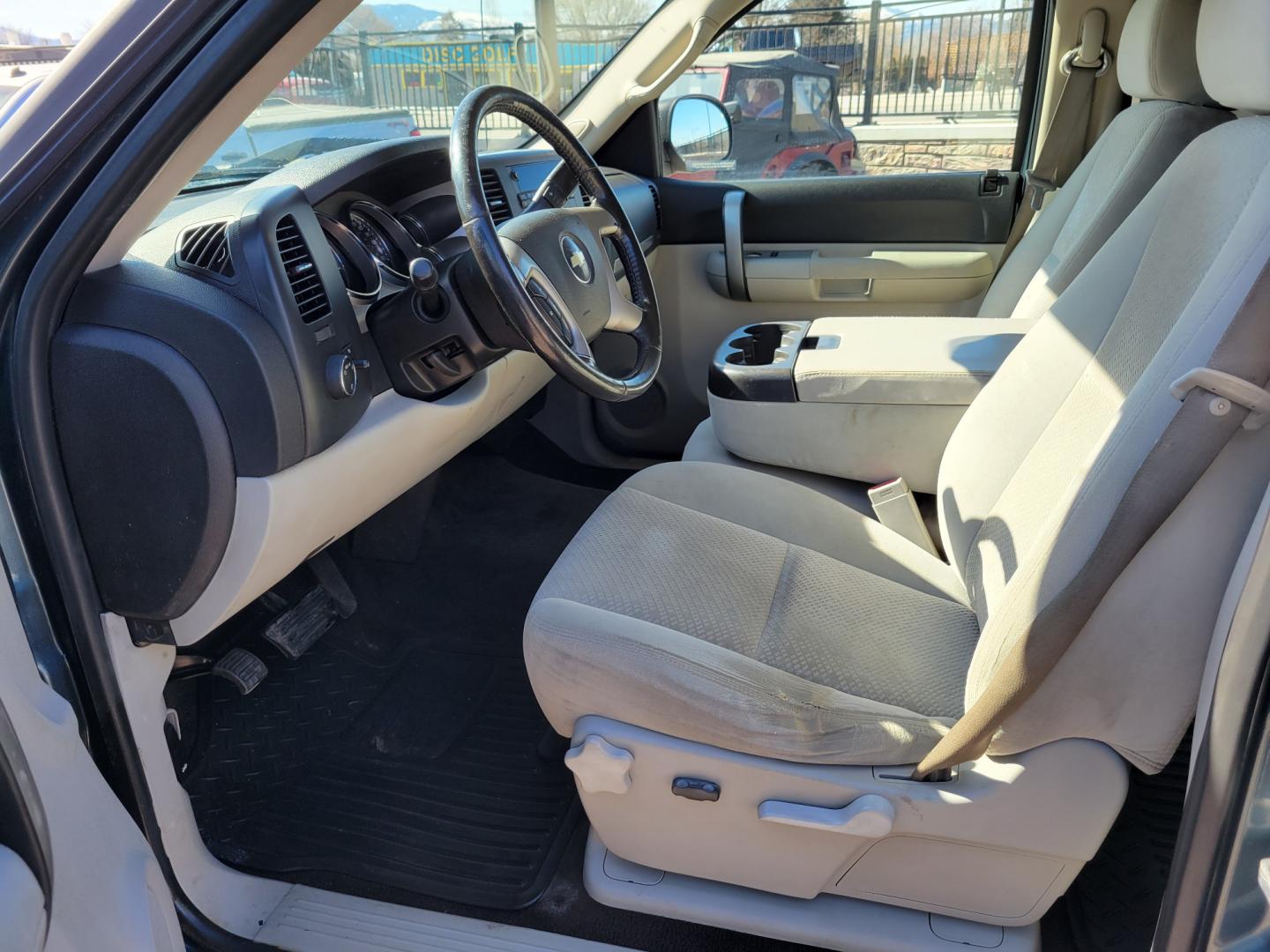2008 Blue /Tan Chevrolet Silverado 2500HD LT (1GCHK23628F) with an 6.6L engine, 5 Speed Automatic transmission, located at 450 N Russell, Missoula, MT, 59801, (406) 543-6600, 46.874496, -114.017433 - $3400 just spent on new tires, New glow plugs, Ball joints, complete 4 wheel brake job including rotors, fresh service etc!! 6.6 Duramax Diesel. Automatic Transmission. 4WD. New Tires. AM FM CD. Power drivers Seat. Air Cruise Tilt. - Photo#10